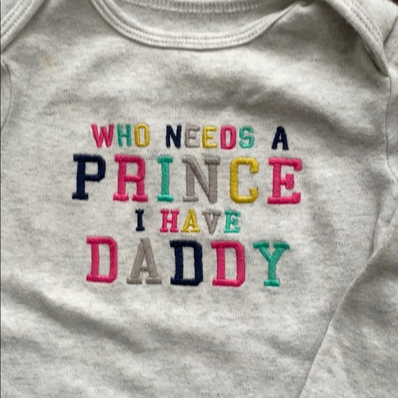 🎀Carter’s 4 long sleeve, onesie tops bundle🎀 - Picture 9 of 10